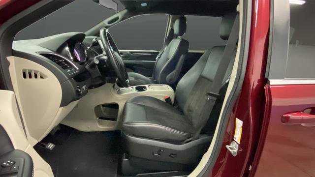 Used 2020 Dodge Grand Caravan SXT w/ Driver Convenience Group FWD image 9
