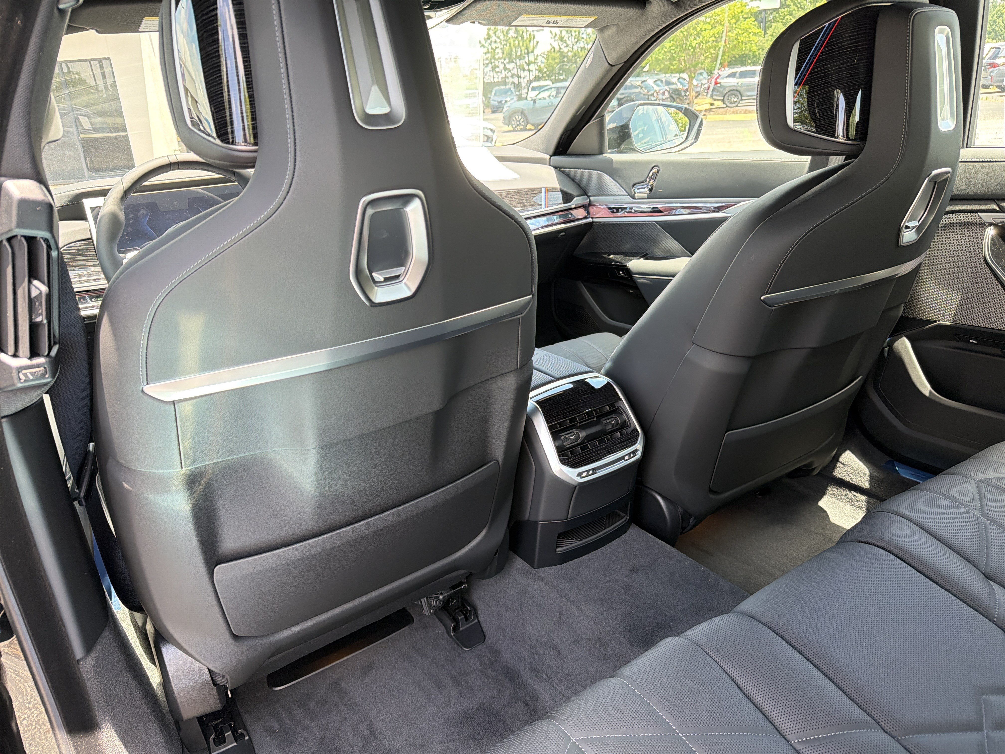 New 2026 BMW i7 xDrive60 w/ Executive Package AWD/4WD image 16