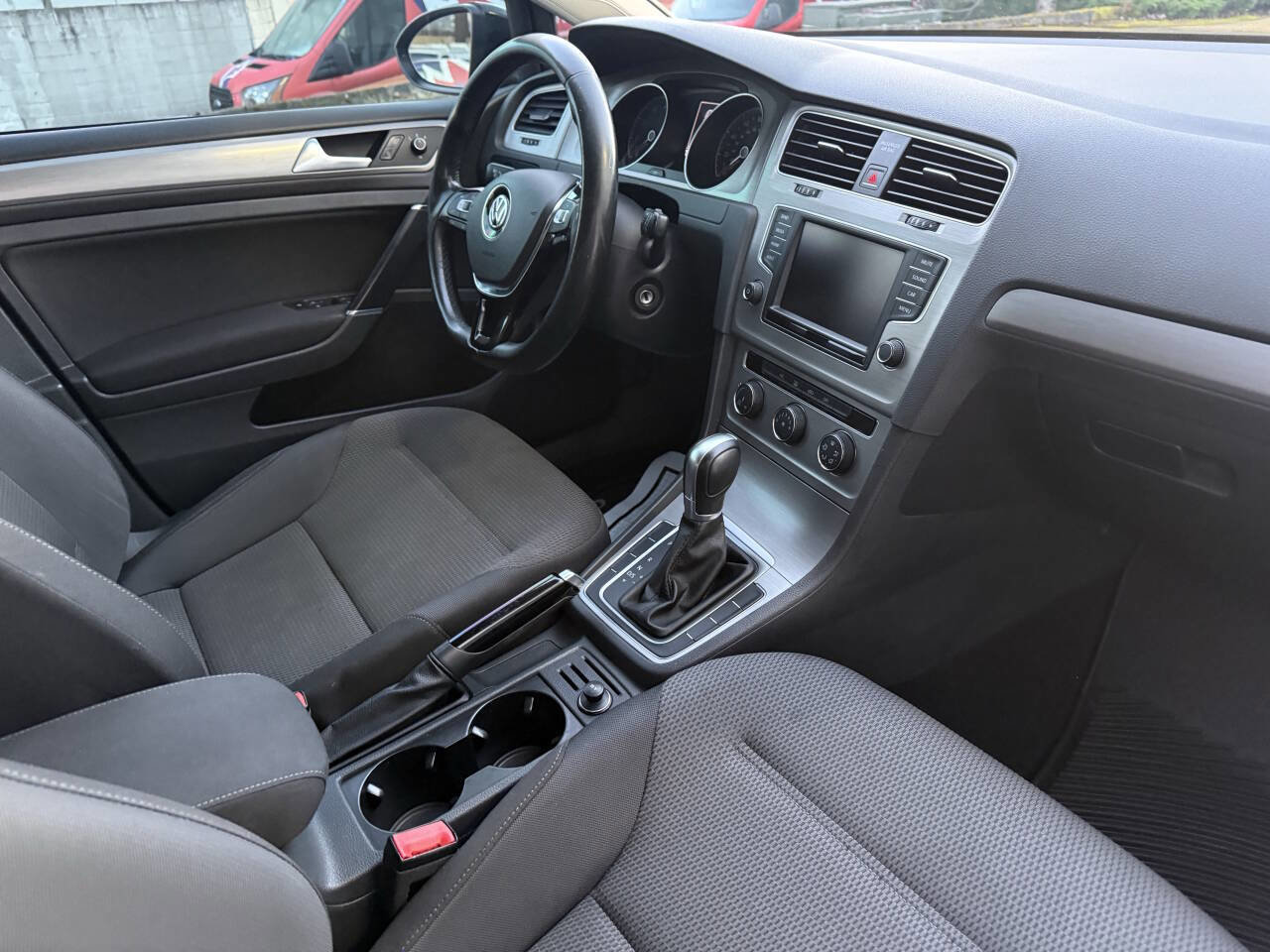 Used 2017 Volkswagen Golf S image 11