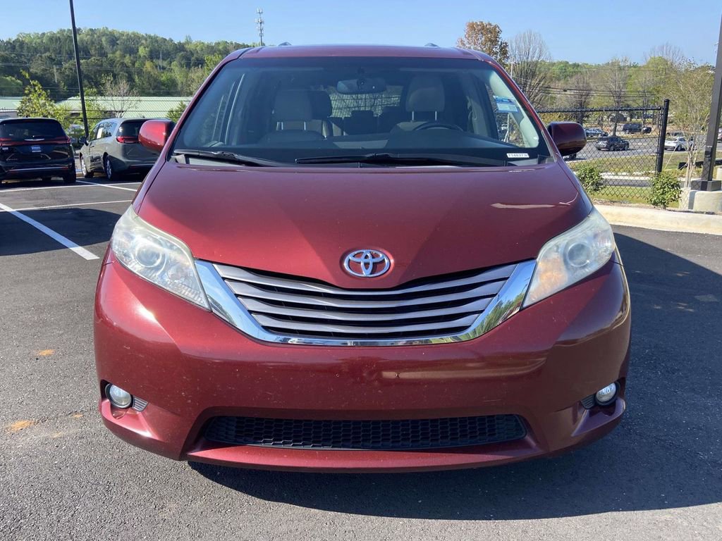 Used 2016 Toyota Sienna XLE FWD image 8