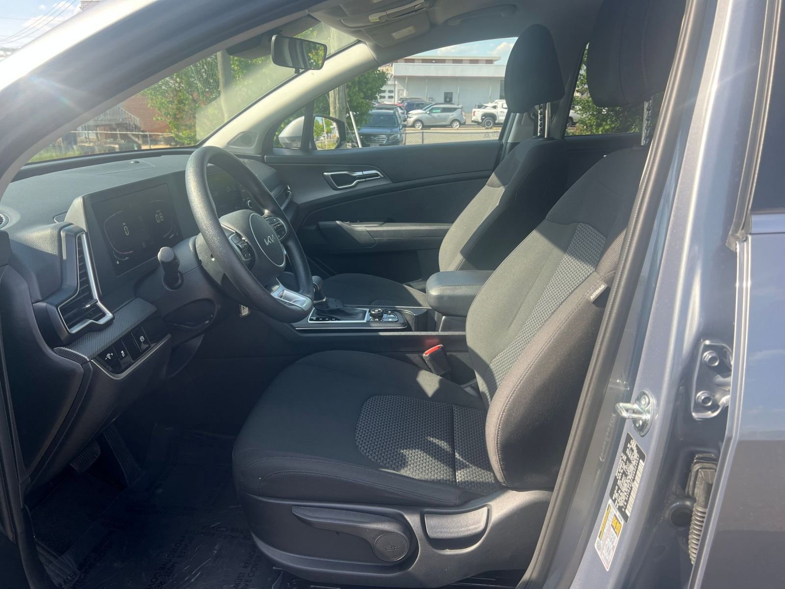 Used 2025 Kia Sportage LX FWD image 35