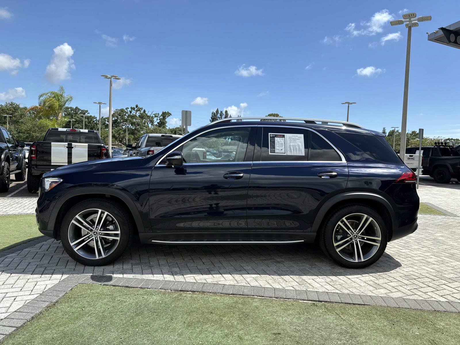 Used 2021 Mercedes-Benz GLE 350 4MATIC image 3