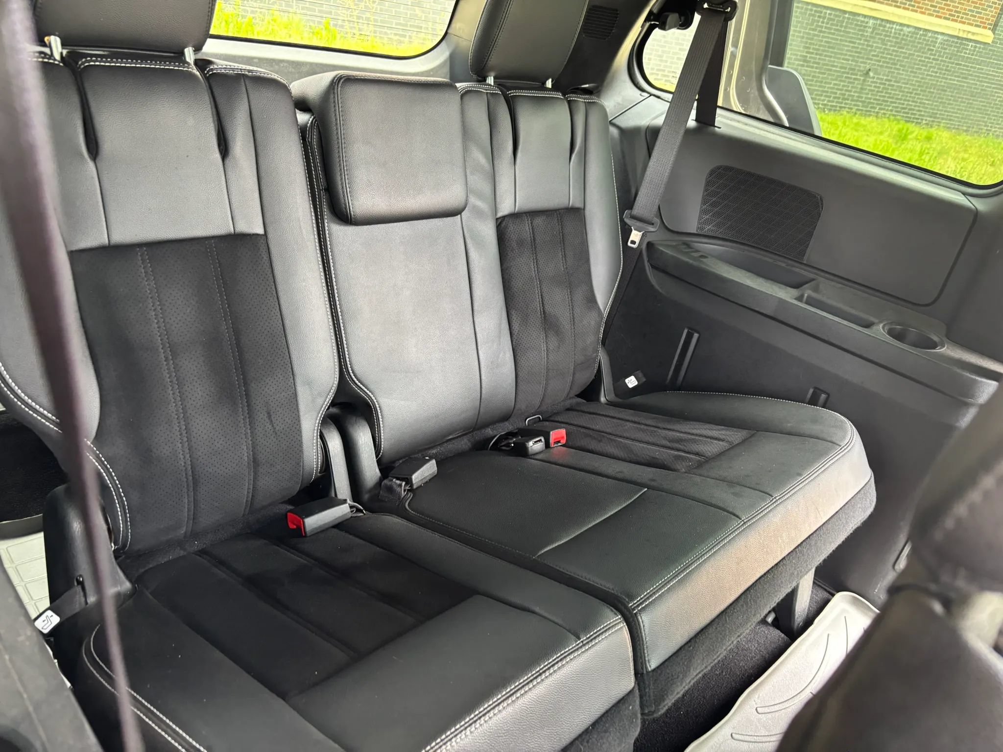 Used 2018 Dodge Grand Caravan SXT w/ Blacktop Package FWD image 25