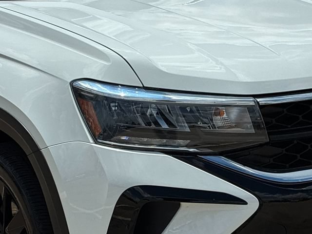 Used 2024 Volkswagen Taos SE w/ Panoramic Sunroof Package FWD image 29