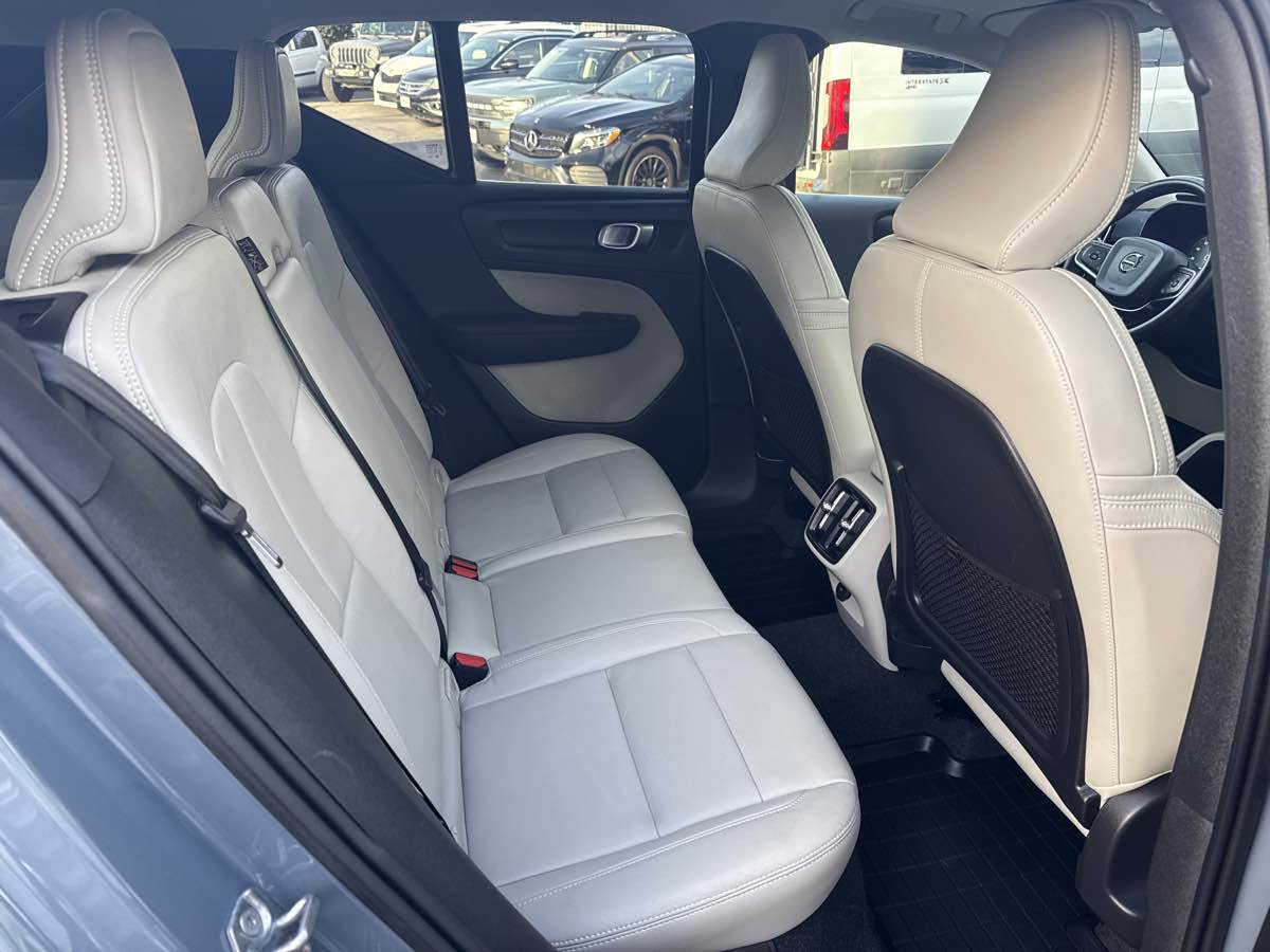 Used 2020 Volvo XC40 T5 Inscription w/ Protection Package Premier image 20
