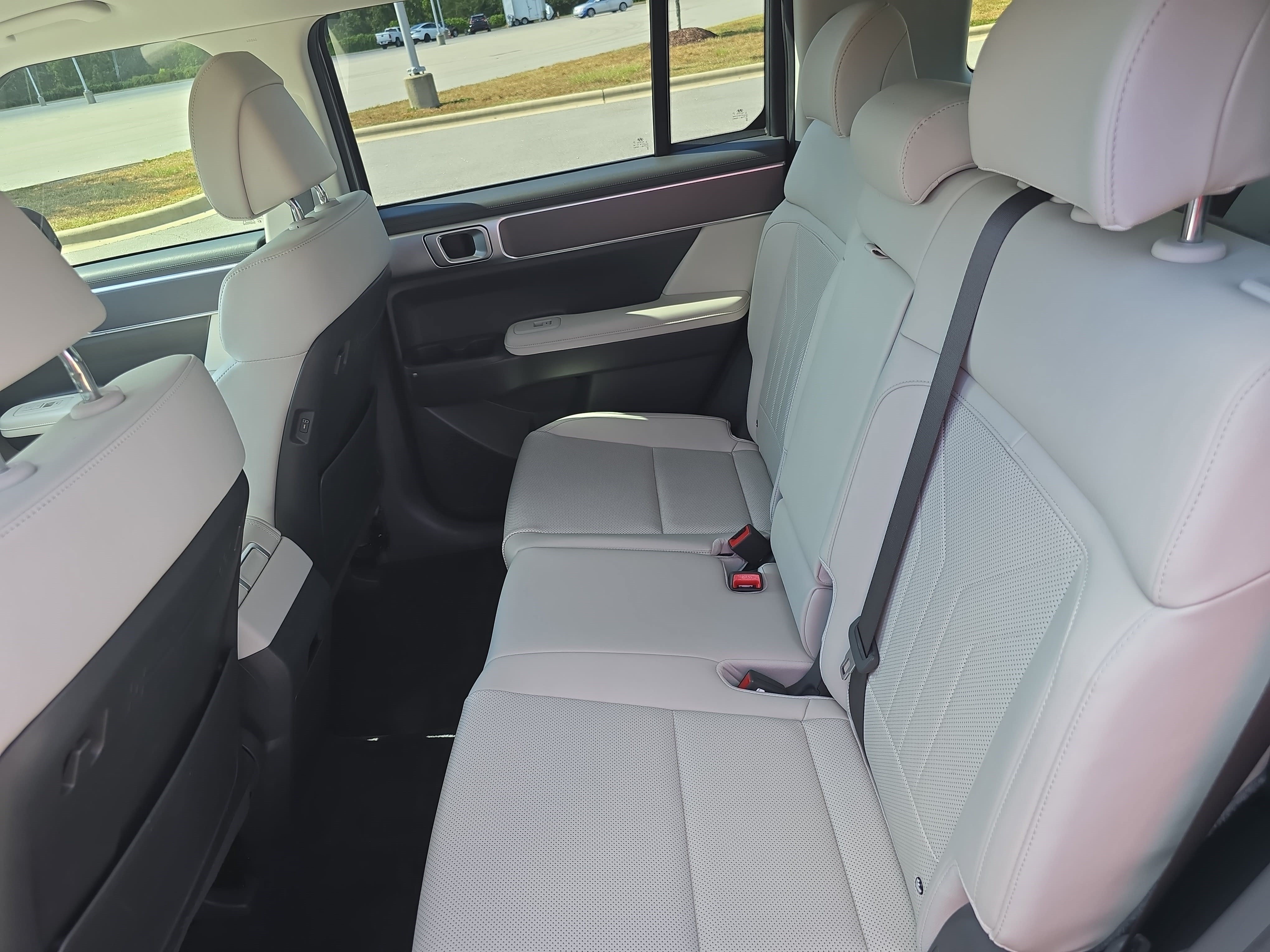 Used 2024 Hyundai Santa Fe SEL FWD image 16