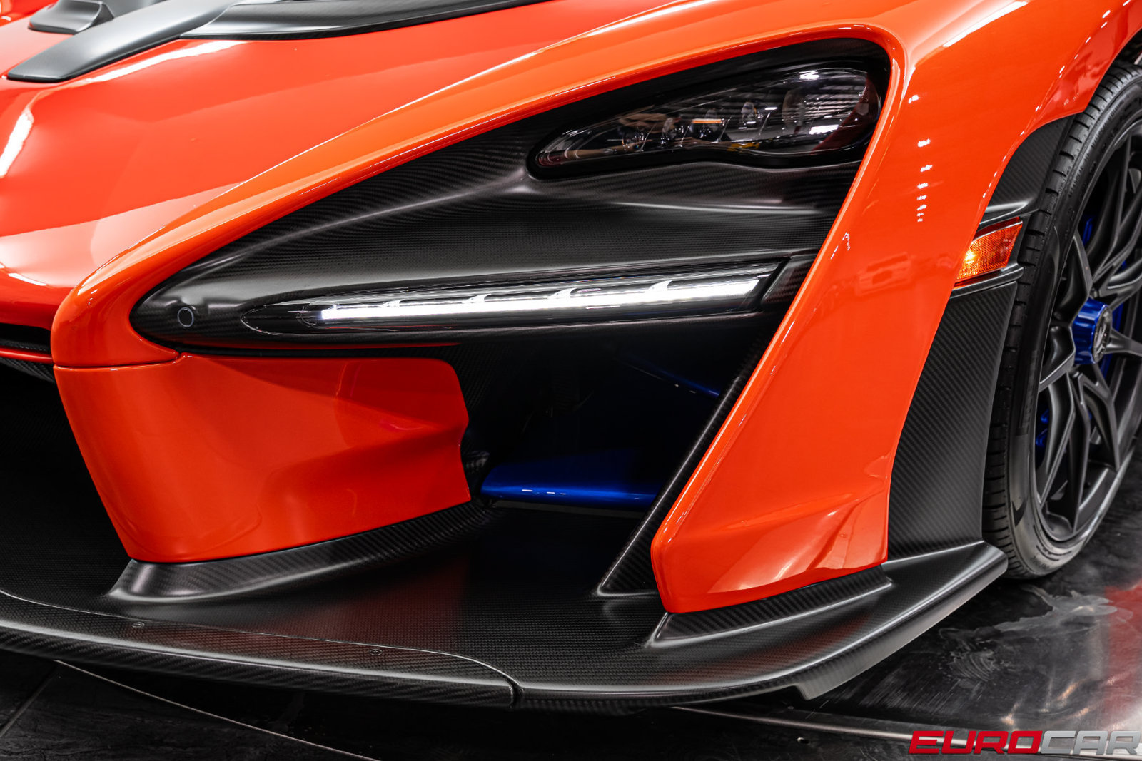 Used 2019 McLaren Senna RWD image 17