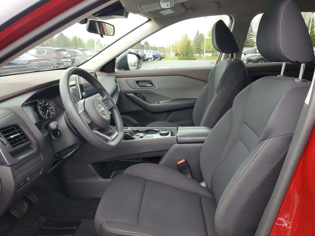 Used 2023 Nissan Rogue S AWD/4WD image 8