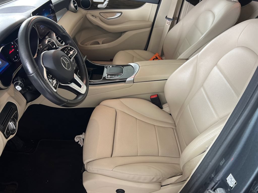 Used 2021 Mercedes-Benz GLC 300 image 4