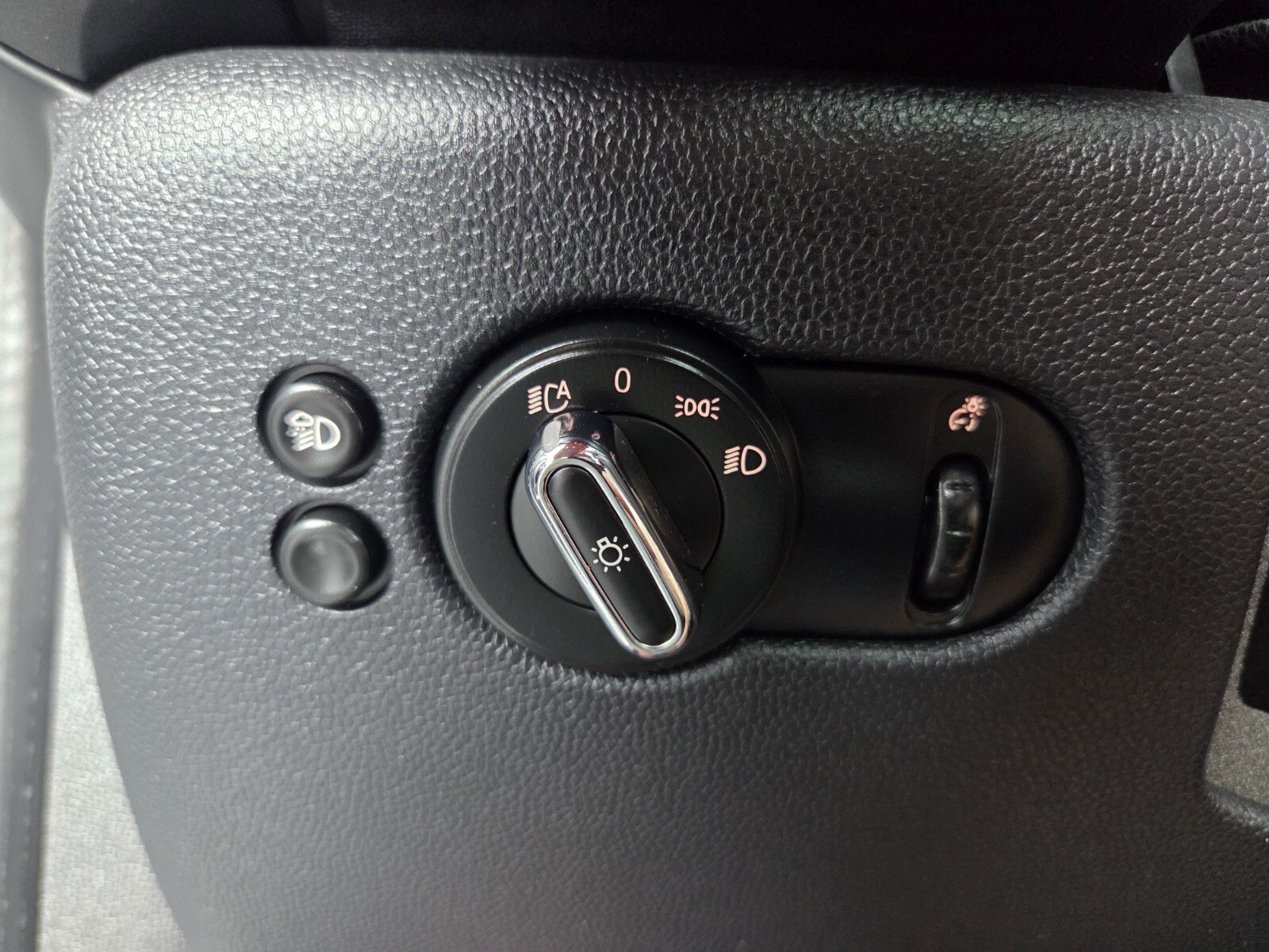 Used 2024 MINI Cooper 4-Door Hardtop FWD image 22