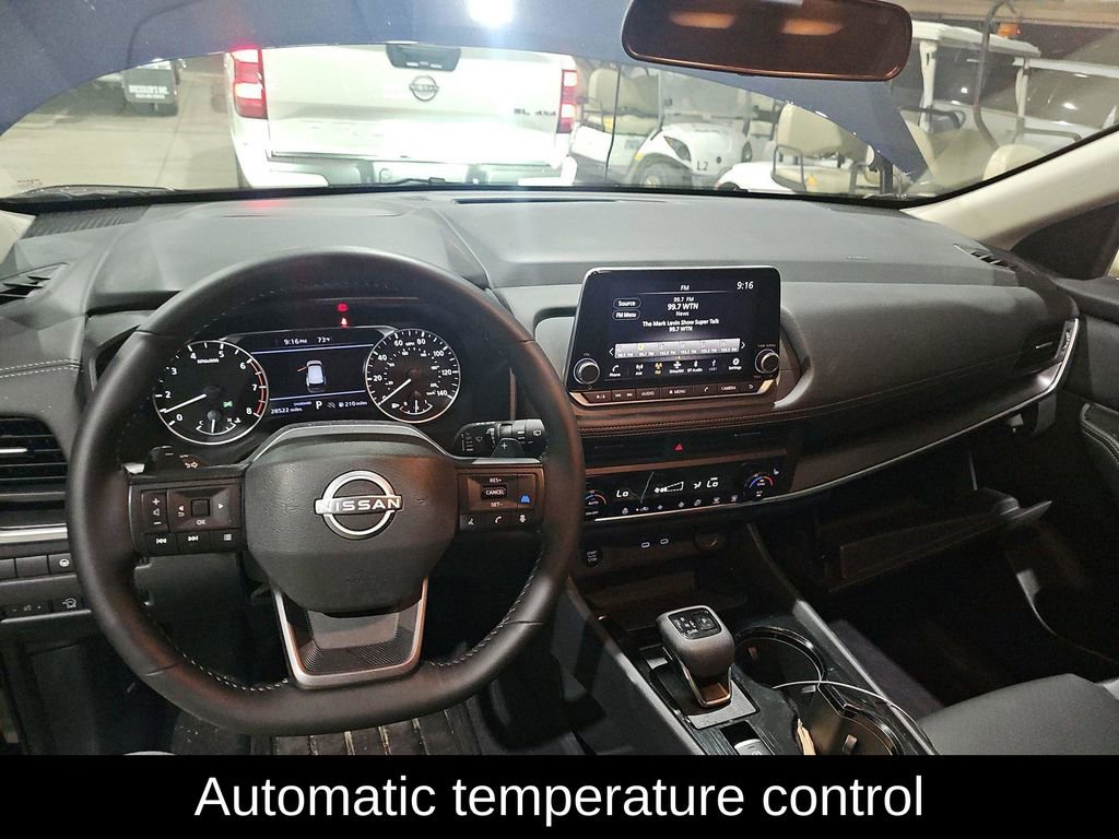 Used 2025 Nissan Rogue SV w/ SV Premium Package FWD image 8