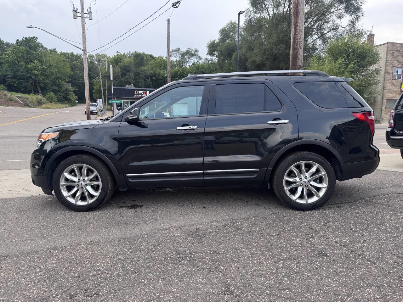 Used 2014 Ford Explorer Limited w/ Equipment Group 302A AWD/4WD image 4