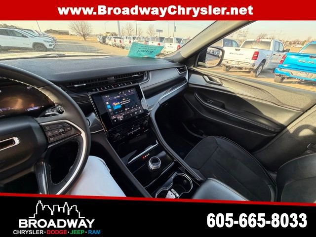 Used 2023 Jeep Grand Cherokee L Laredo image 19