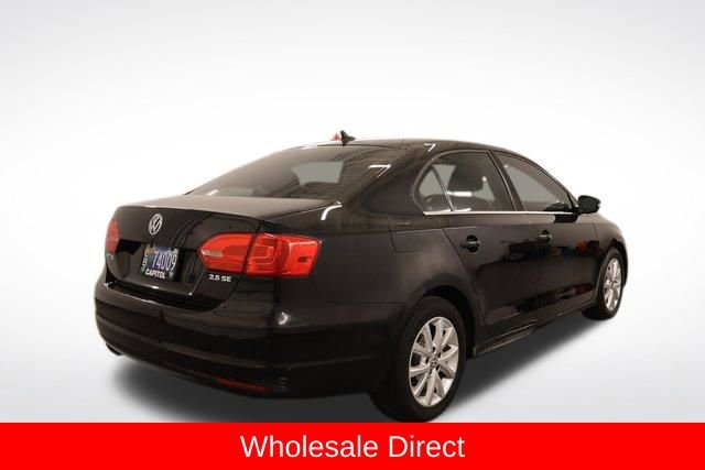 Used 2013 Volkswagen Jetta SE FWD image 2