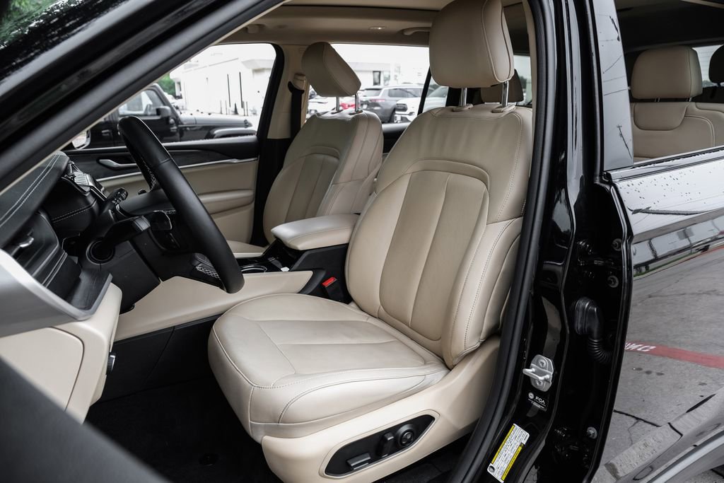 Used 2022 Jeep Grand Cherokee L Limited AWD/4WD image 8