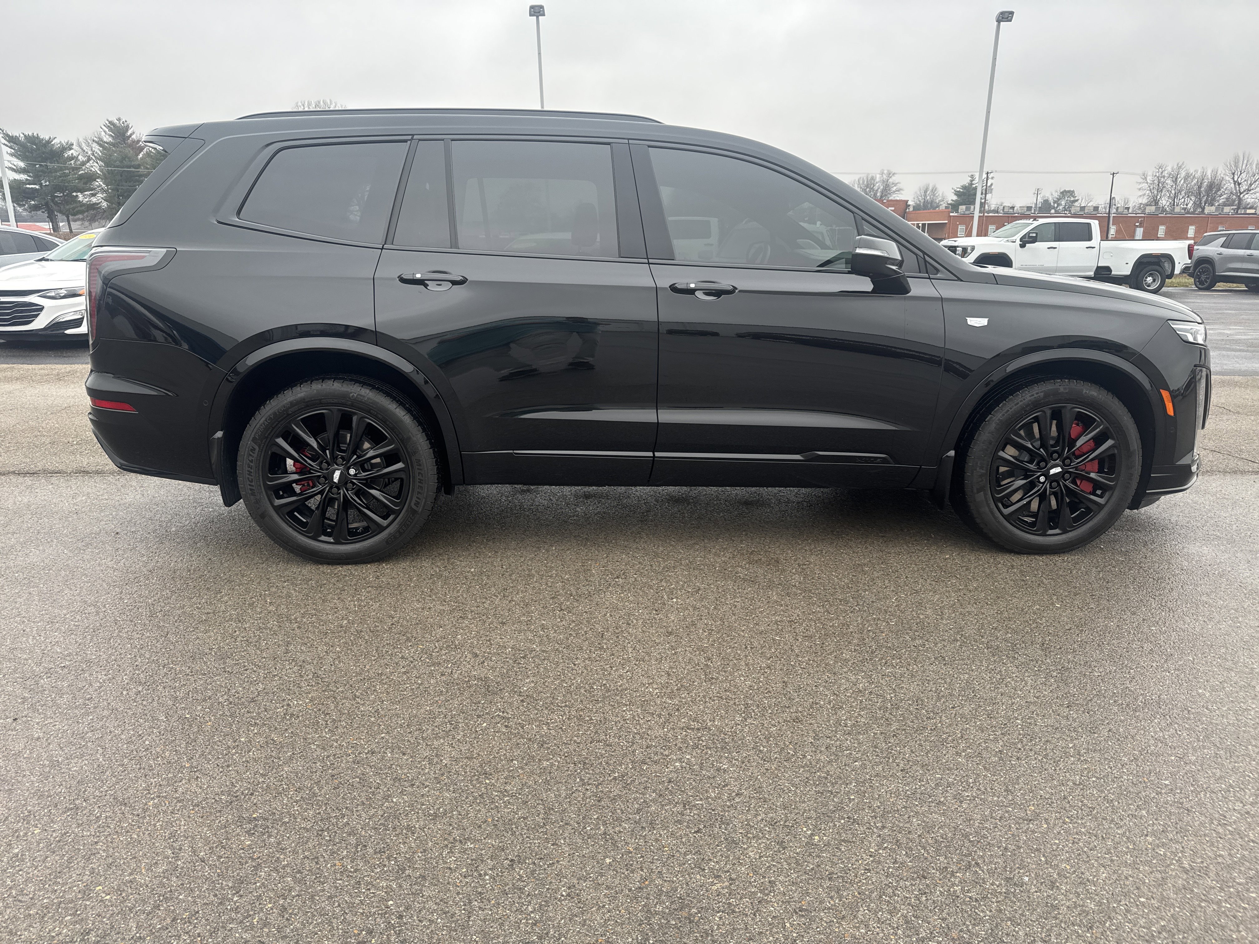 Used 2024 Cadillac XT6 Sport w/ LPO, ONYX Package image 6