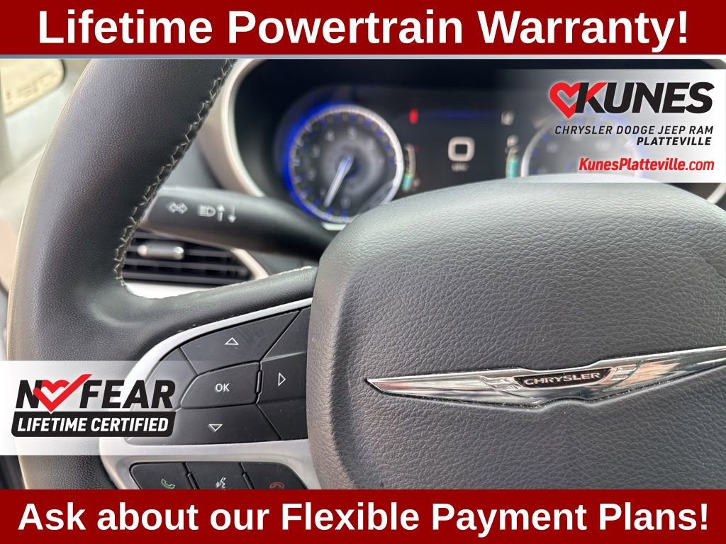 Used 2023 Chrysler Pacifica Touring-L image 19