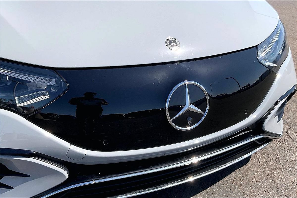 Used 2023 Mercedes-Benz EQE 500 4MATIC Sedan image 4
