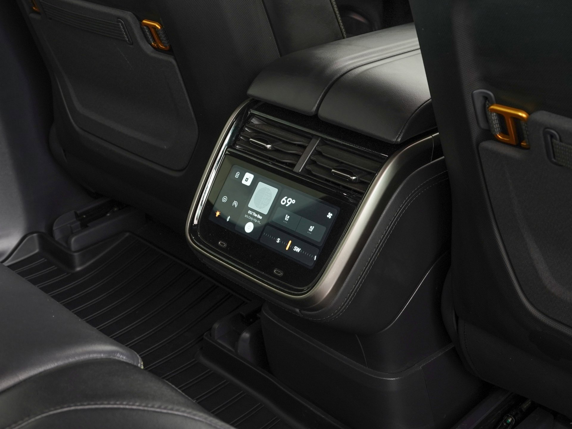 Used 2022 Rivian R1T Adventure image 12