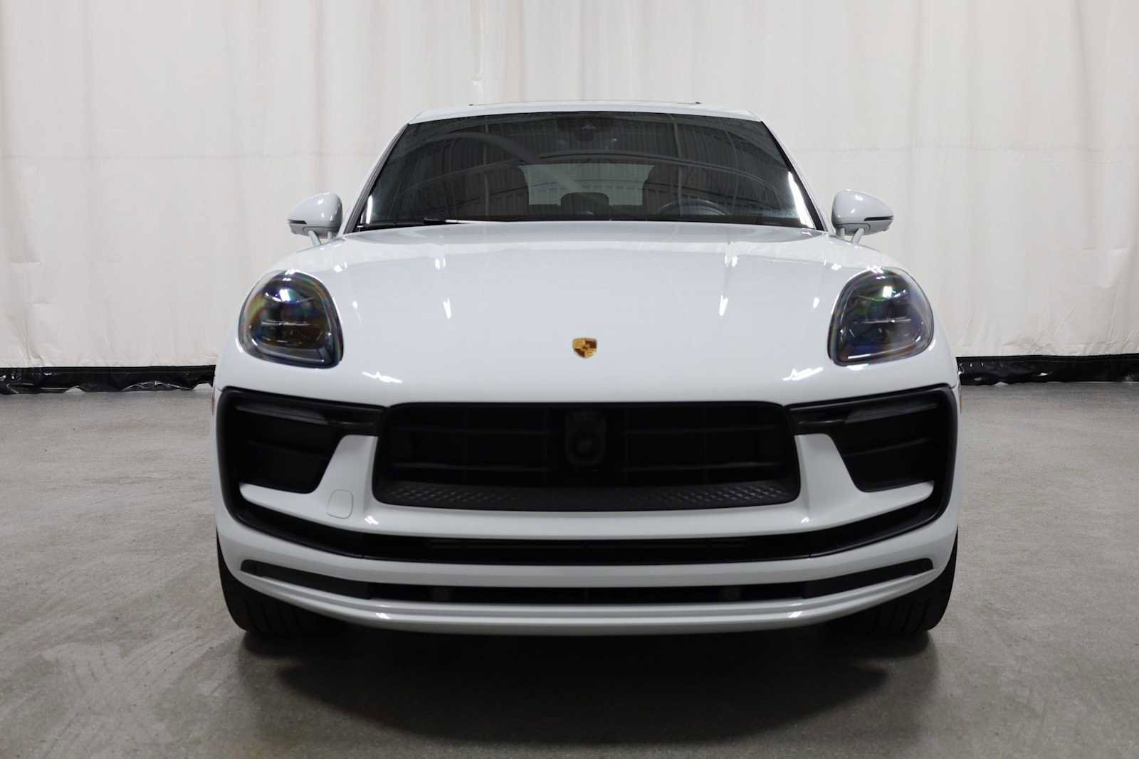 Certified 2023 Porsche Macan Turbo AWD/4WD image 14