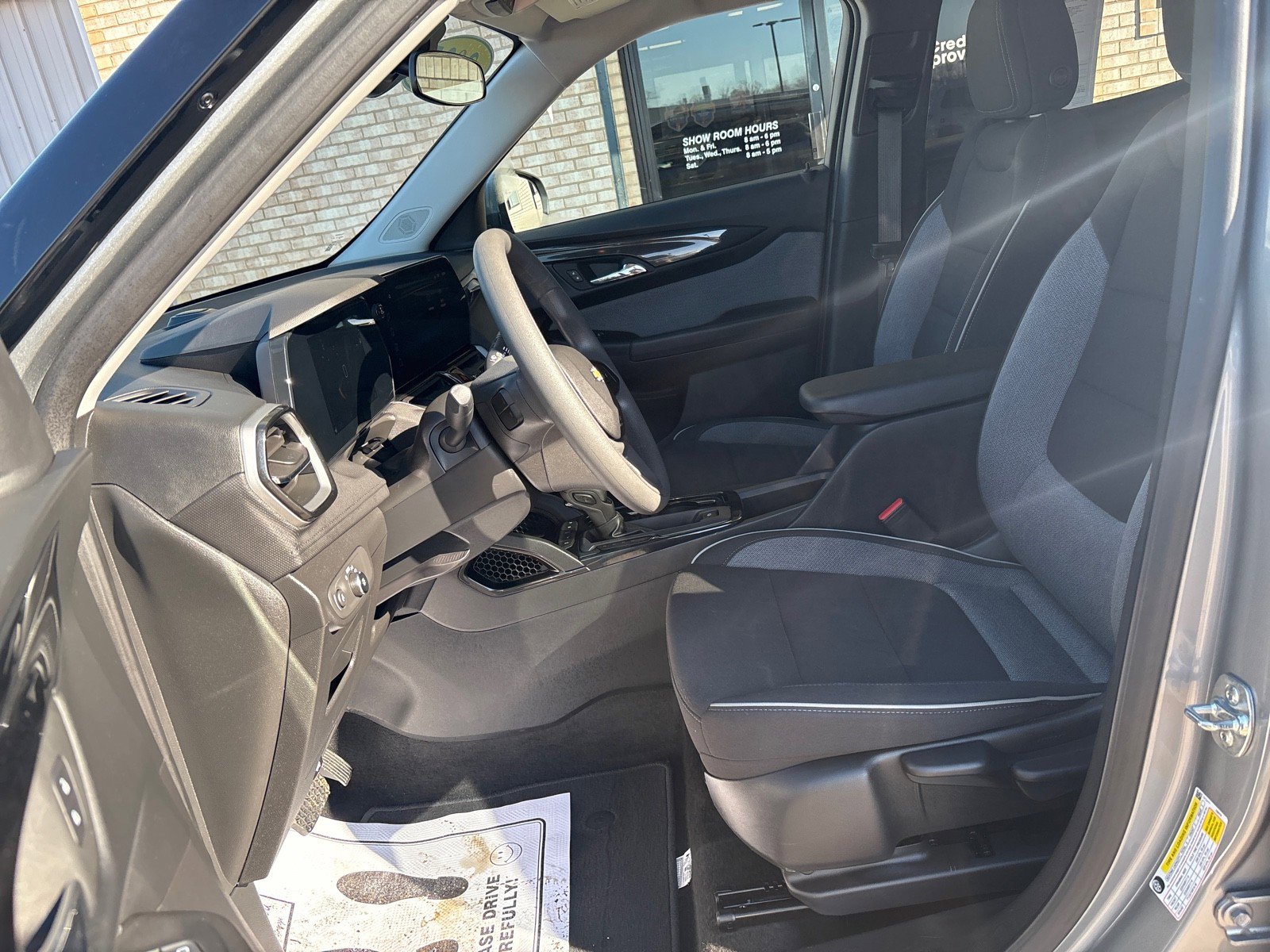 Used 2025 Chevrolet TrailBlazer LT image 3