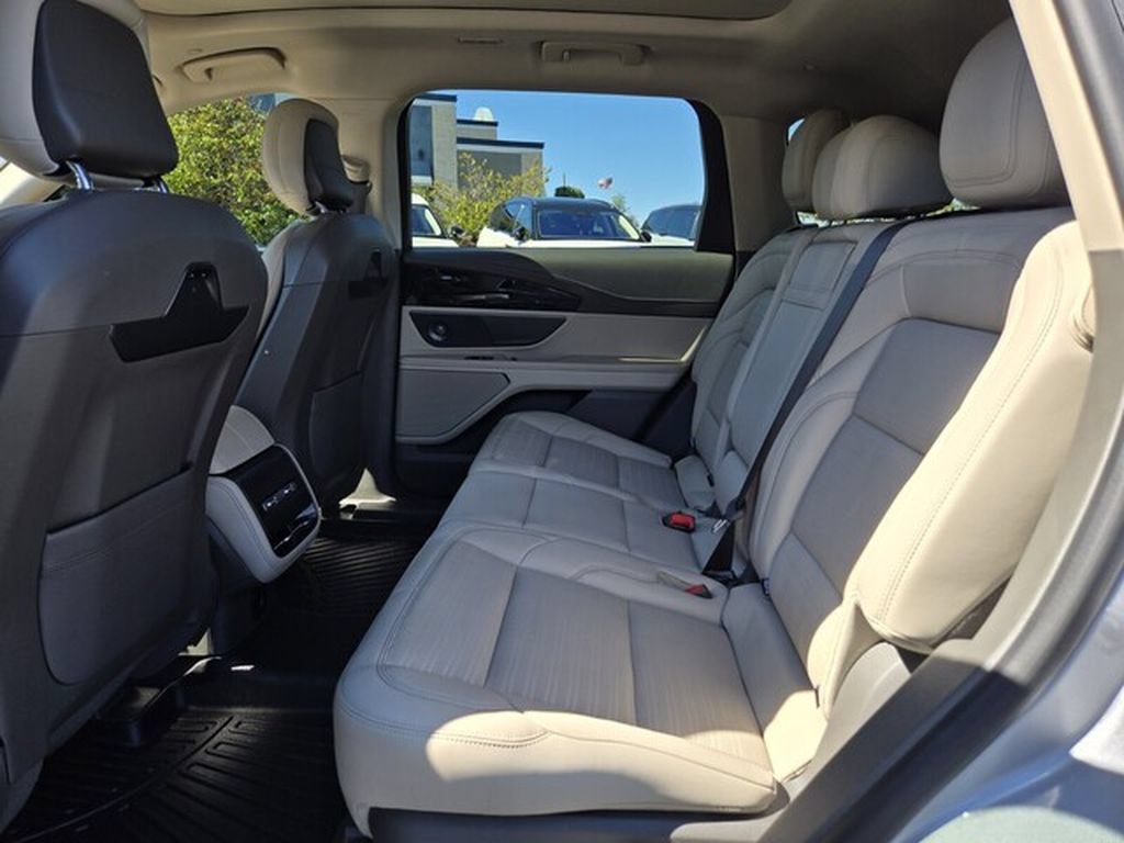 Used 2025 Lincoln Nautilus Reserve AWD/4WD image 14