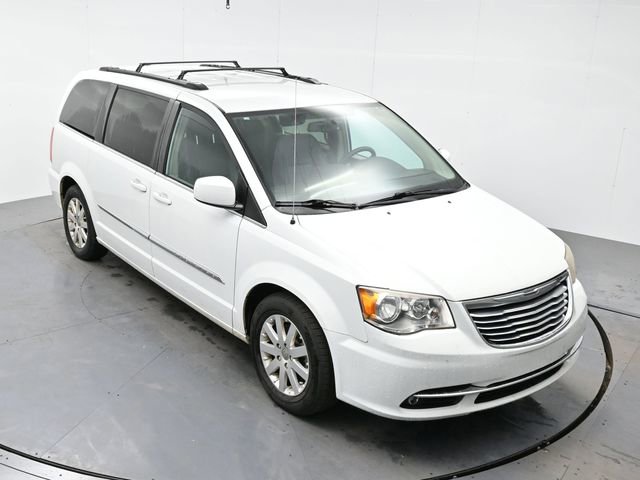 Used 2015 Chrysler Town & Country Touring image 17