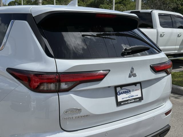 Used 2024 Mitsubishi Outlander ES FWD image 10