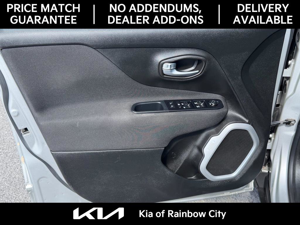 Used 2018 Jeep Renegade Latitude image 12