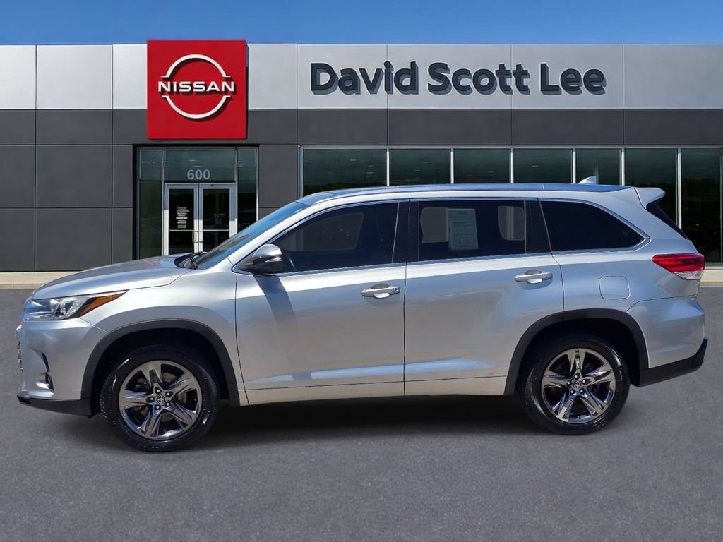 Used 2017 Toyota Highlander Limited Platinum FWD image 2