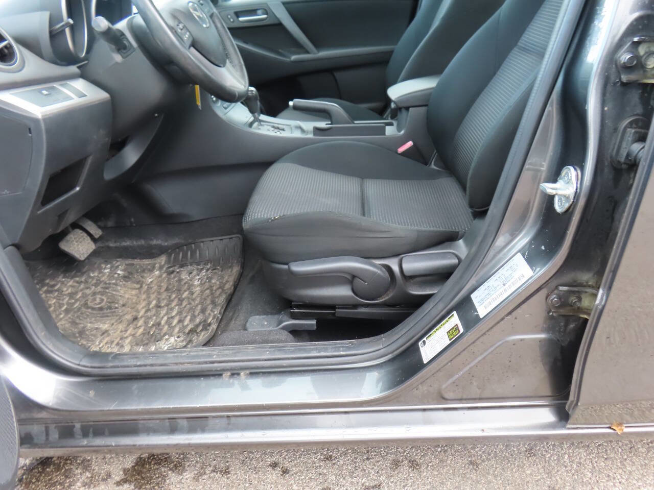 Used 2012 MAZDA MAZDA3 i Touring image 12