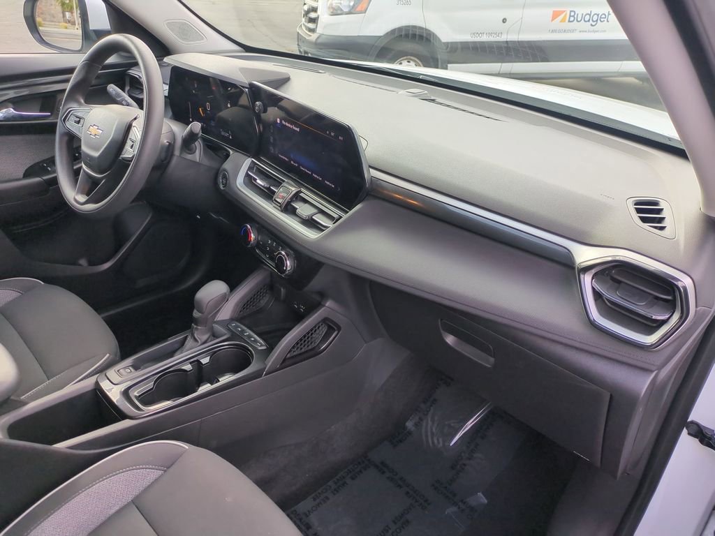 Used 2025 Chevrolet TrailBlazer LT AWD/4WD image 30