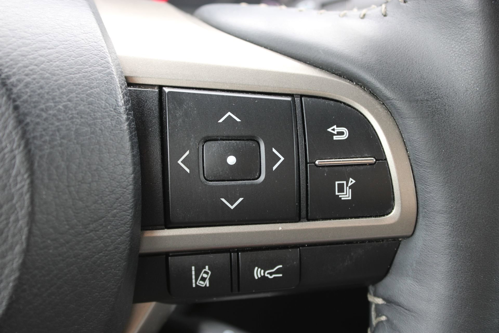 Used 2017 Lexus ES 350 w/ Luxury Package image 33