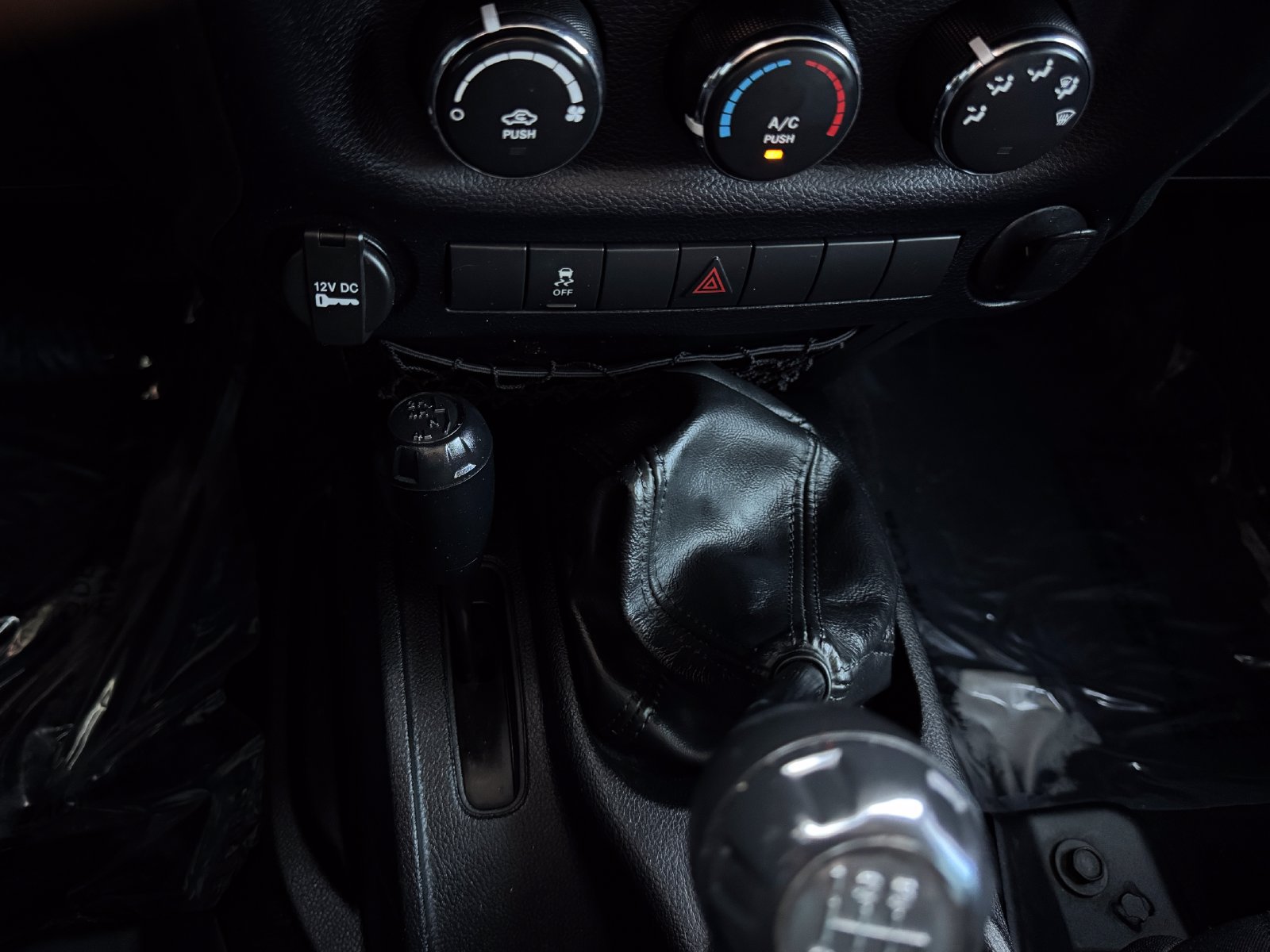 Used 2015 Jeep Wrangler Unlimited Sport AWD/4WD image 24