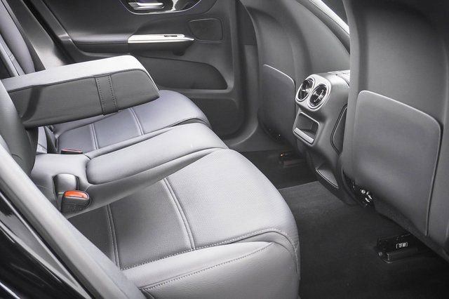 Used 2025 Mercedes-Benz GLC 350e 4MATIC image 22