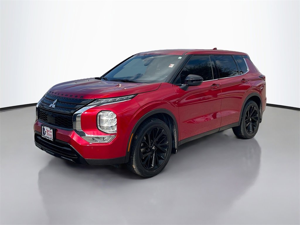 Used 2023 Mitsubishi Outlander SE image 3