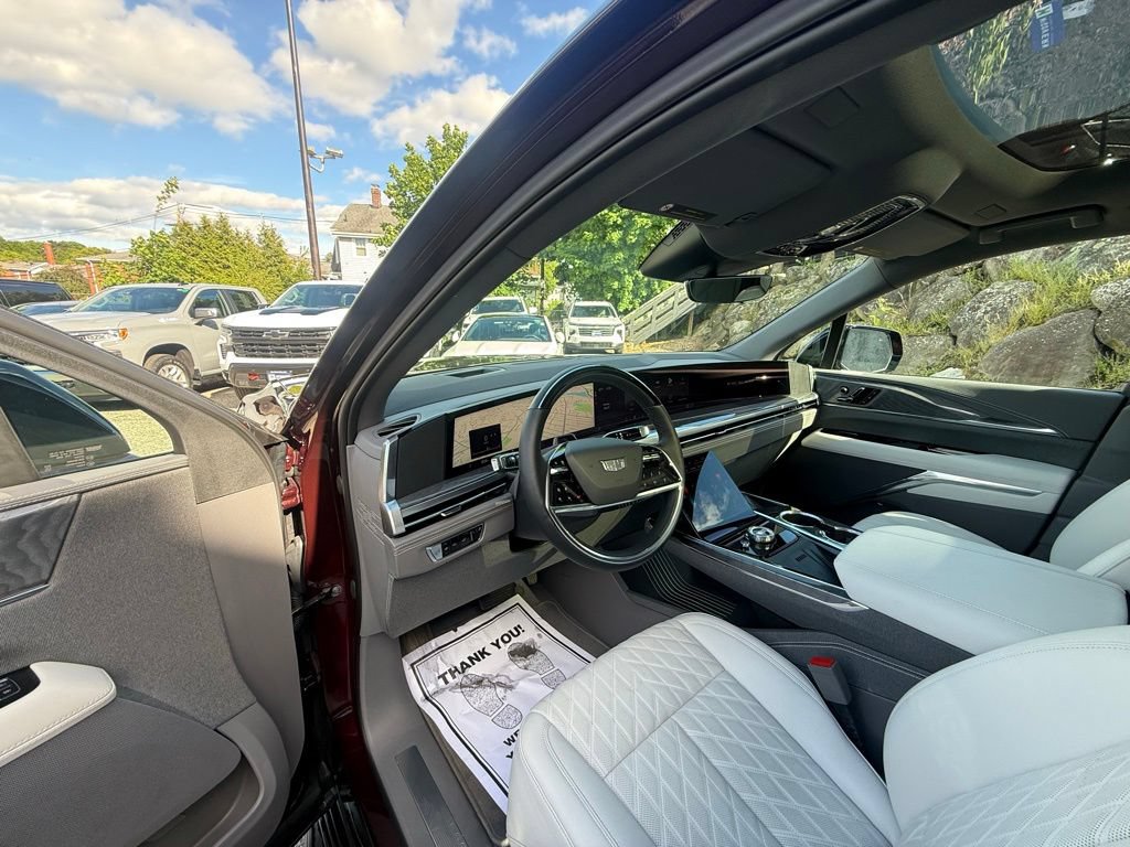 Used 2025 Cadillac Escalade IQ Luxury 1 w/ LPO, Radiant Package AWD/4WD image 16