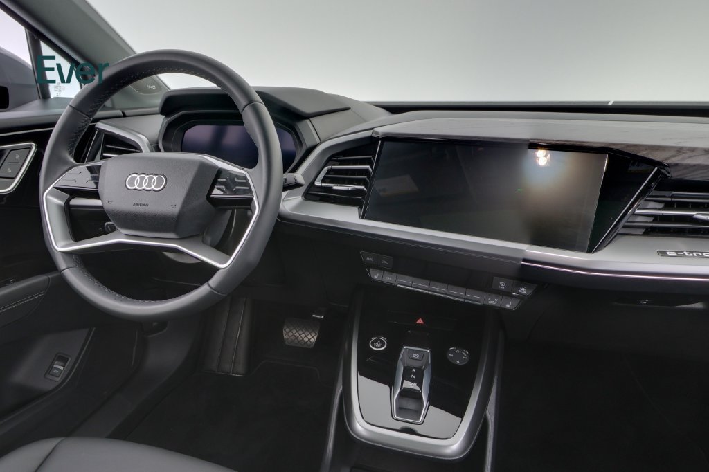 Used 2024 Audi Q4 e-tron Prestige w/ Black Optic Package AWD/4WD image 25