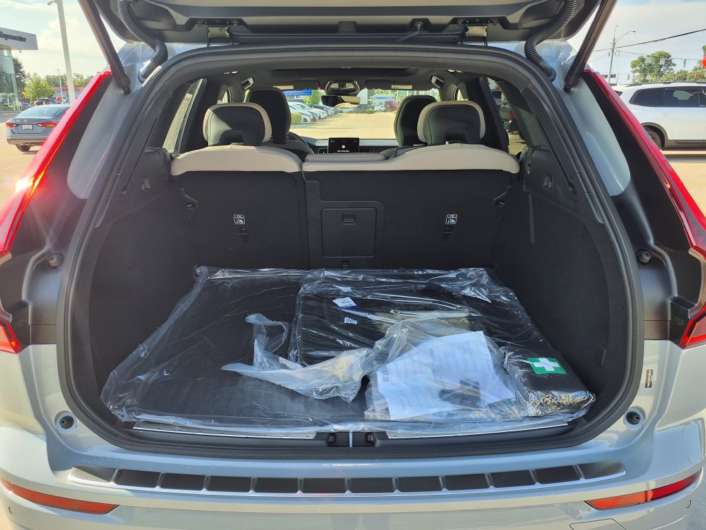 New 2026 Volvo XC60 B5 Plus w/ Protection Package Premier AWD/4WD image 9
