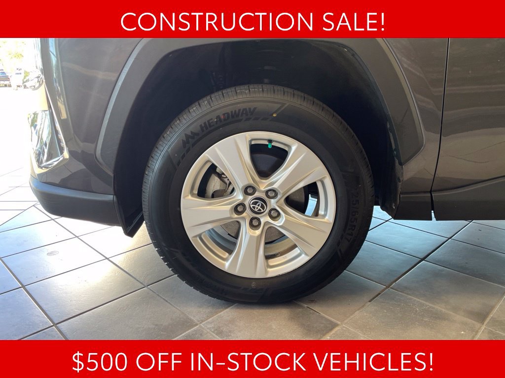 Used 2021 Toyota RAV4 XLE w/ Convenience Package AWD/4WD image 17