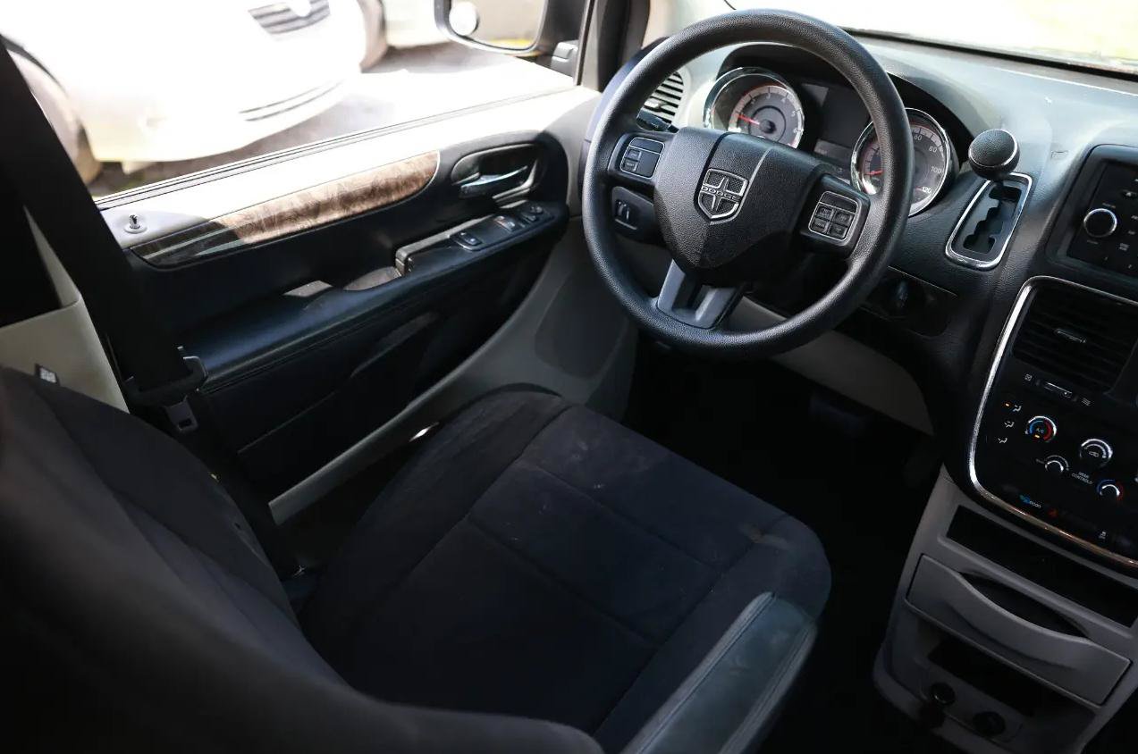 Used 2011 Dodge Grand Caravan Express FWD image 18