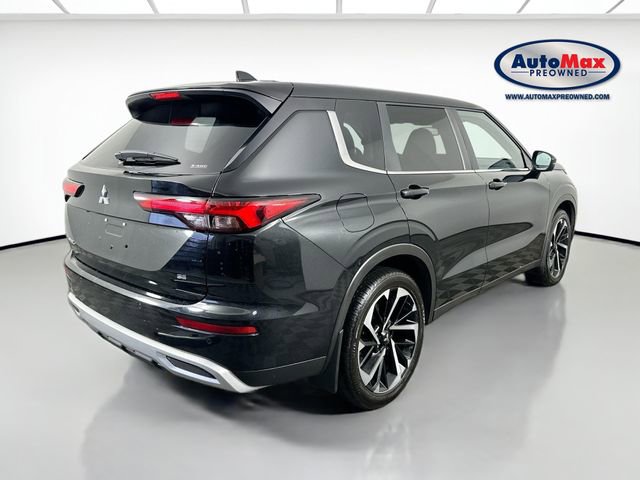 Used 2024 Mitsubishi Outlander SE image 2