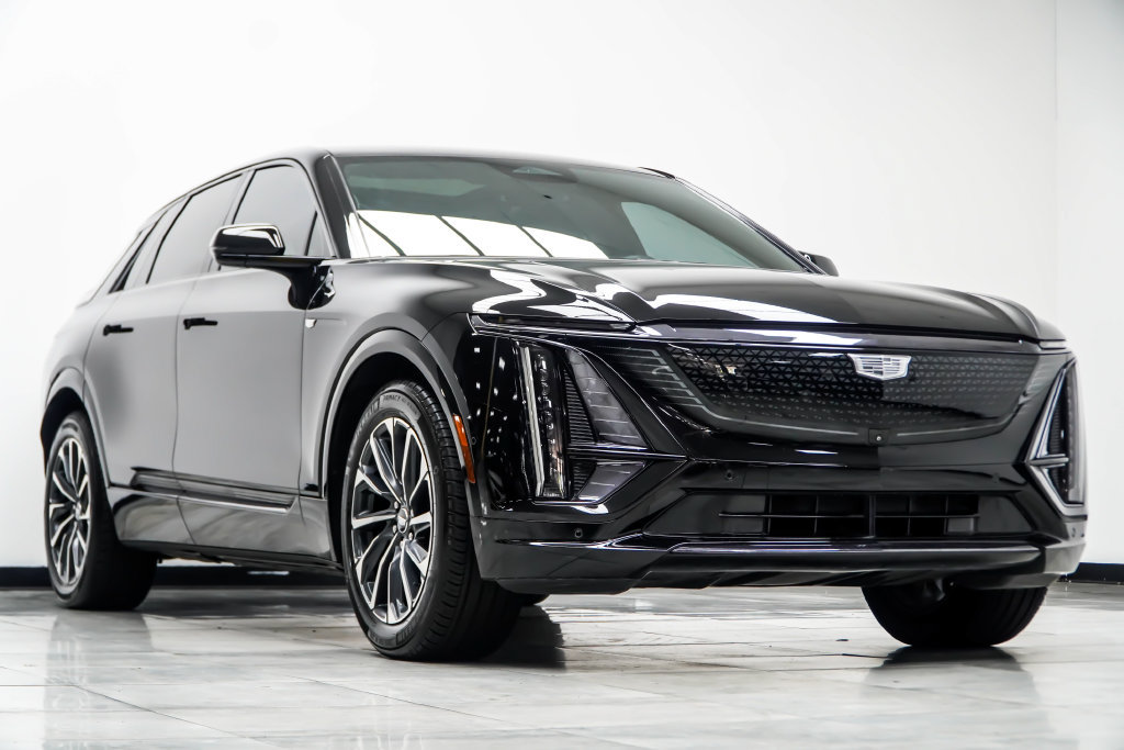 Used 2025 Cadillac Lyriq Sport w/ LPO, Floor Liner Package AWD/4WD image 4