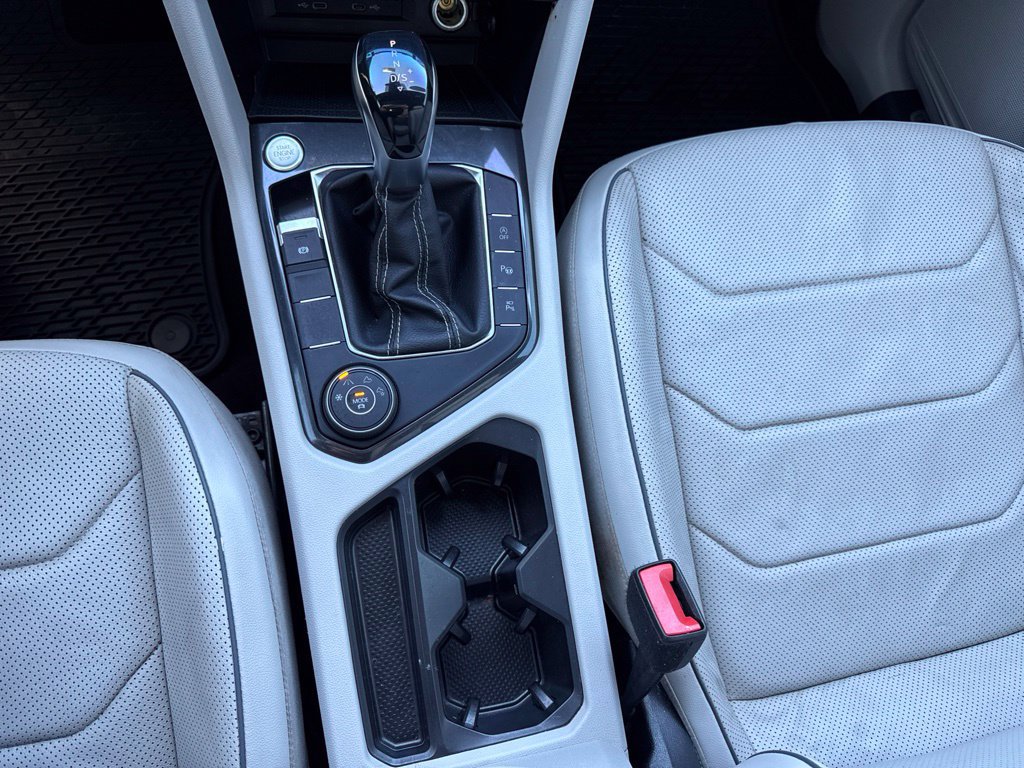 Used 2022 Volkswagen Tiguan SEL R-Line AWD/4WD image 19