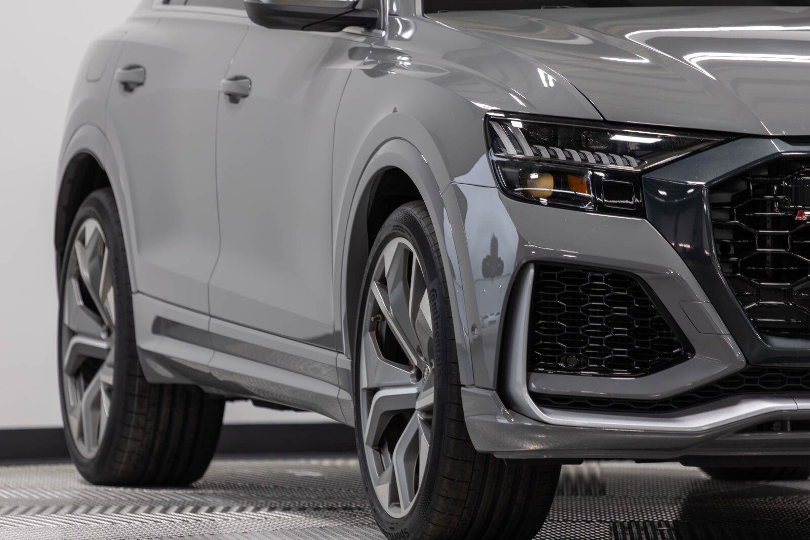 Used 2024 Audi RS Q8 w/ Executive Package AWD/4WD image 3