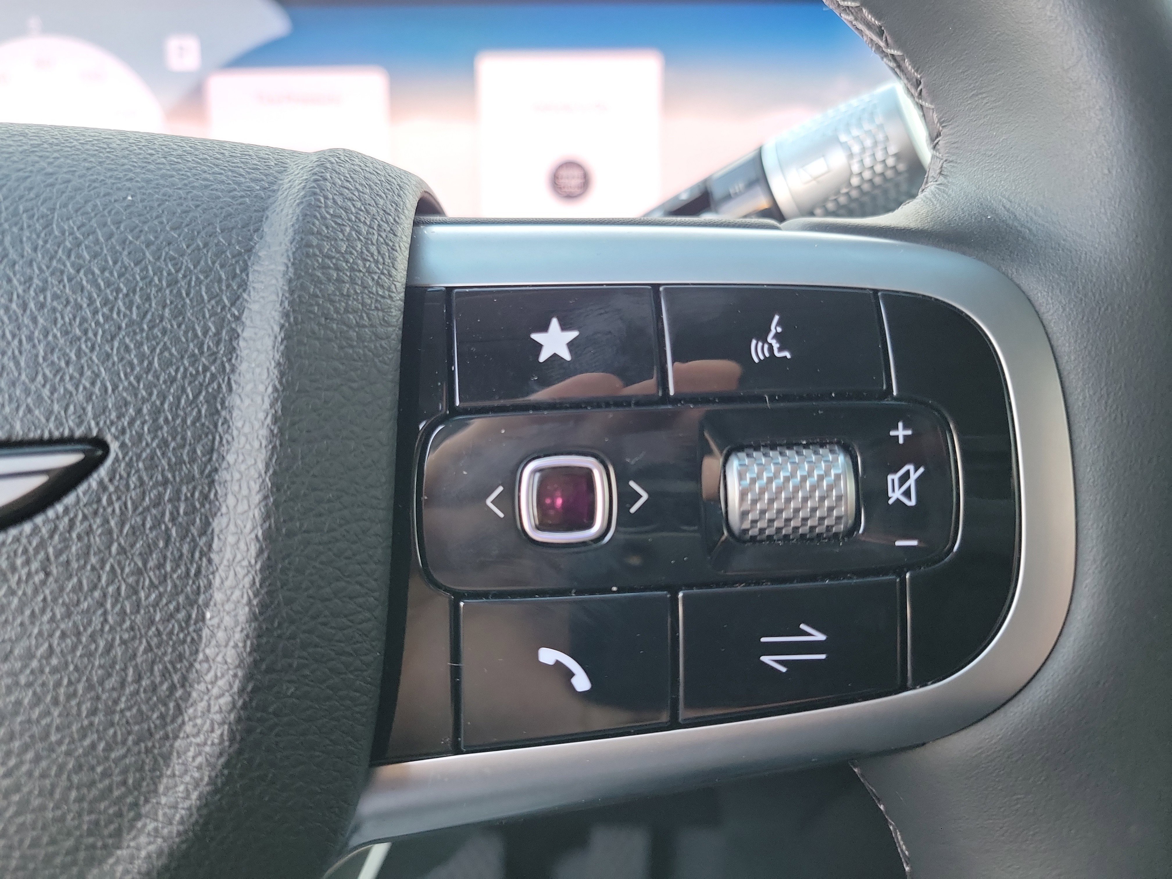 Certified 2026 Genesis GV70 2.5T Select image 9