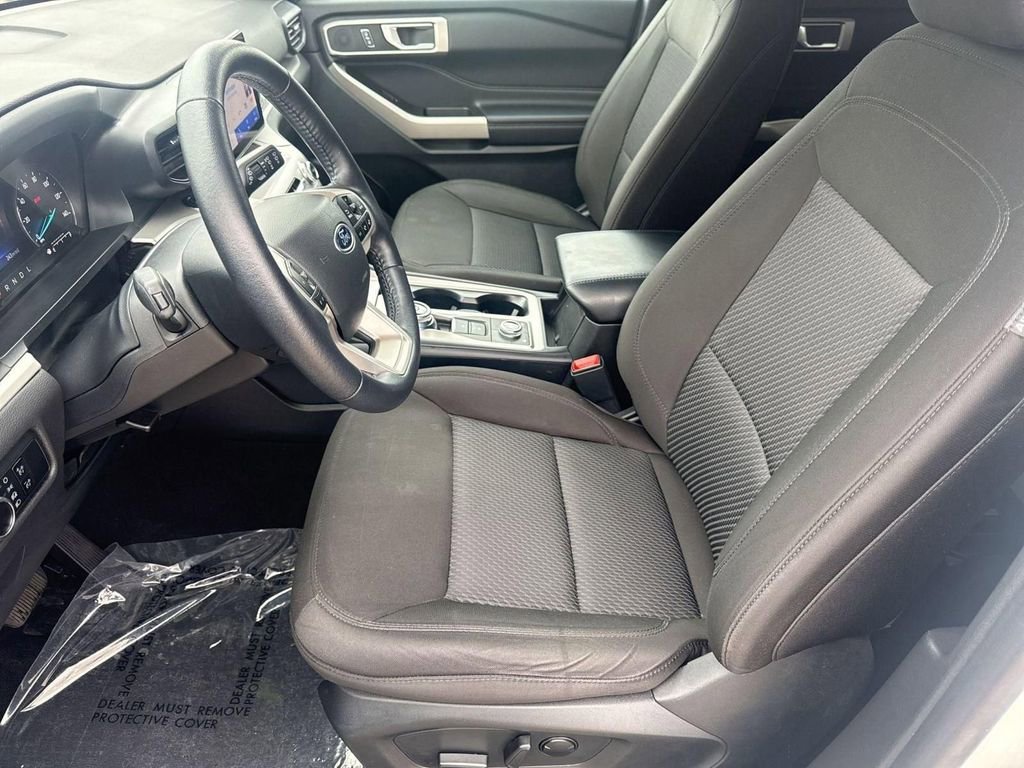 Used 2023 Ford Explorer XLT AWD/4WD image 12