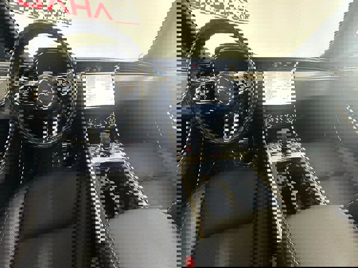 Used 2022 Jaguar XF R-Dynamic SE image 24