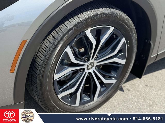 Used 2023 Toyota Crown XLE image 10