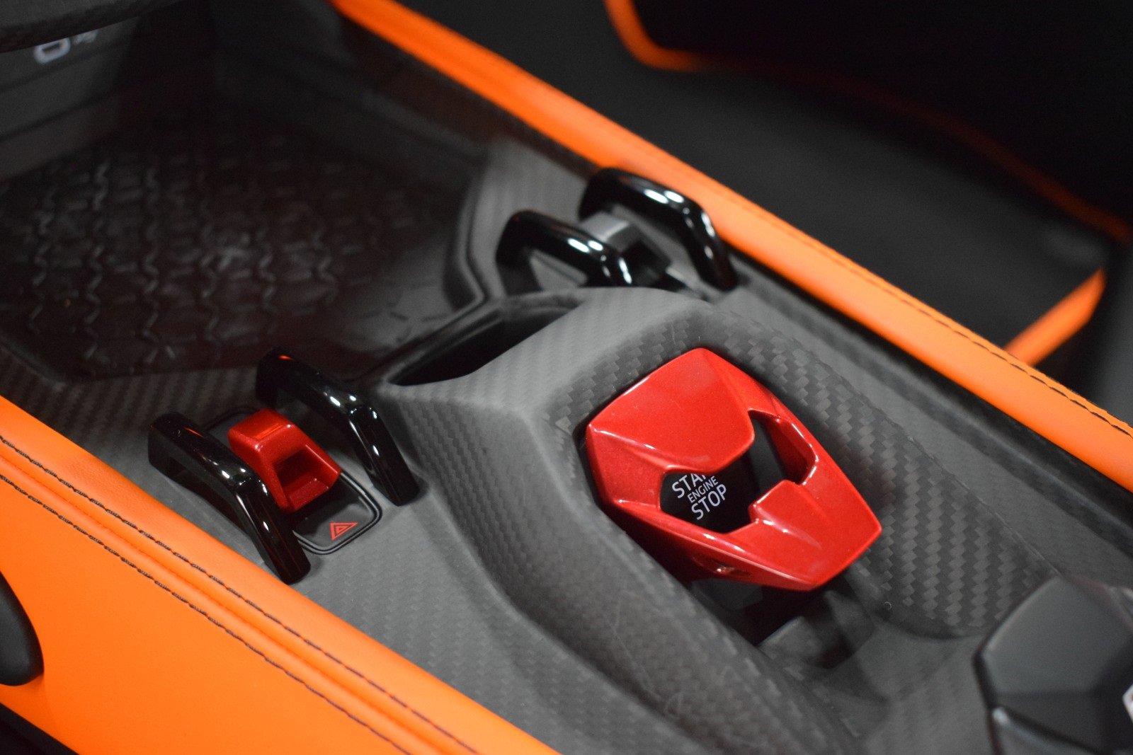 Used 2025 Lamborghini Revuelto image 31